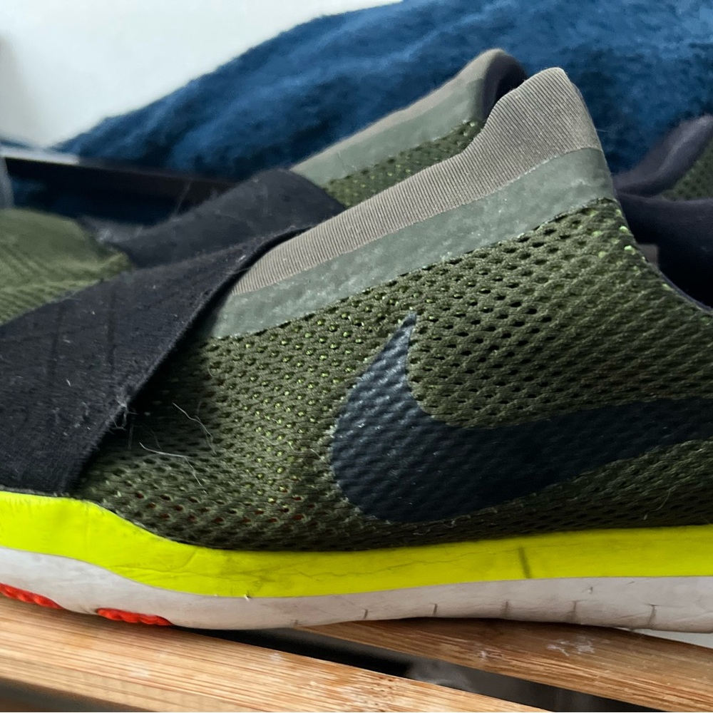 NIKE SLIP ON